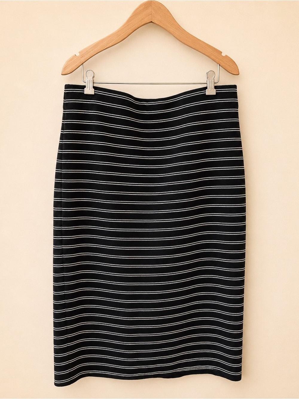 🖤 White House Black Market Striped Sweater Skirt